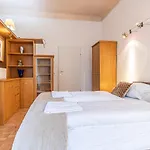 Cozy City Center Retreat 2Br Apt. Homelike Comfort