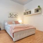 Cozy City Center Retreat 2Br Apt. Homelike Comfort