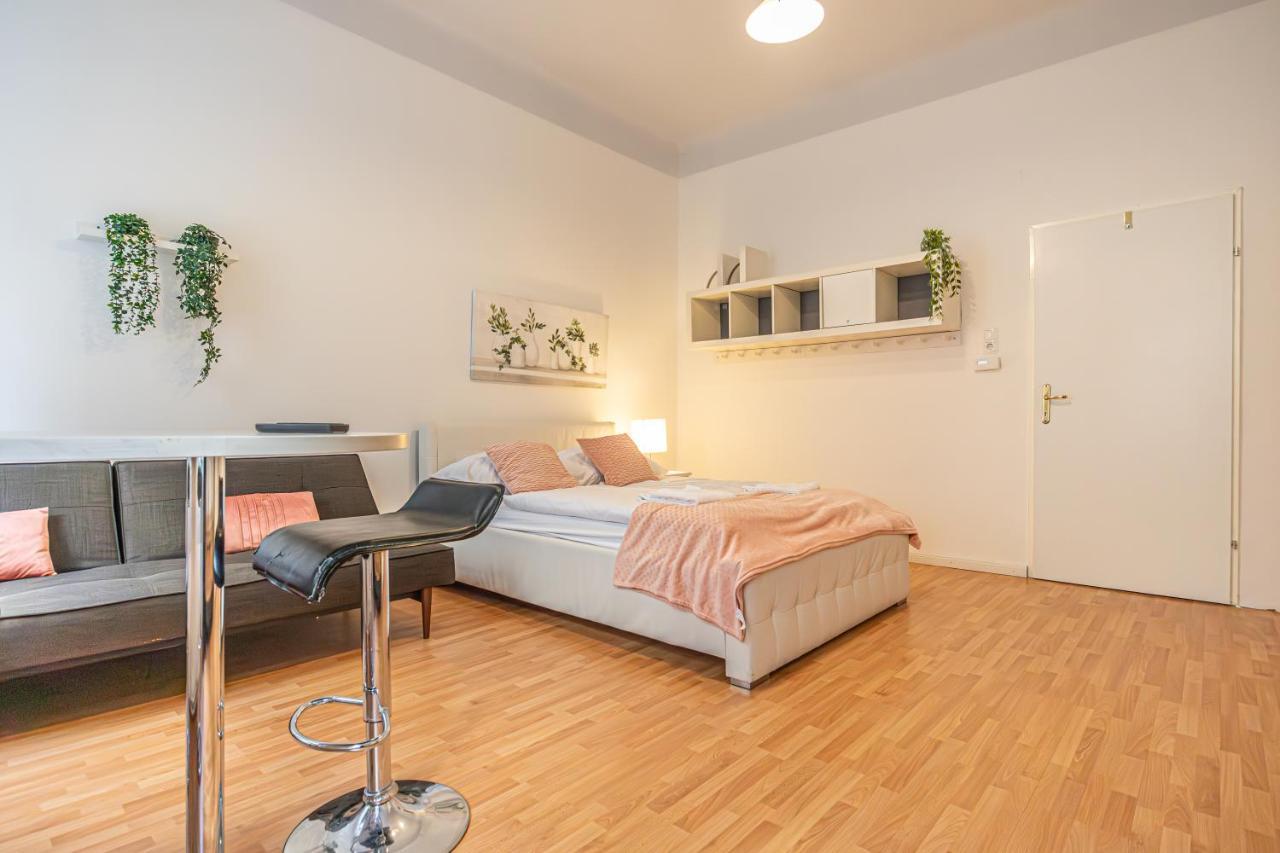 Cozy Center Retreat 2br Apt. Homelike Comfort * Vienna